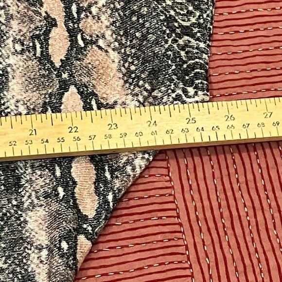 Le Chateau women’s size medium snakeskin print Black pink White glittery Top - Picture 5 of 12